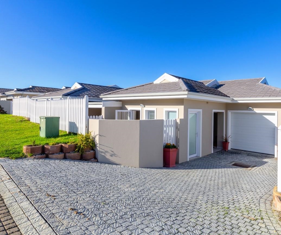 To Let 2 Bedroom Property for Rent in Hunters Estate Western Cape